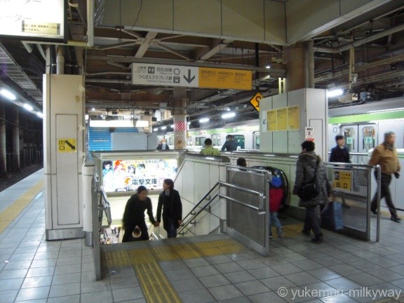 秋葉原駅JR3・4番ホーム電気街口・中央改札口階段