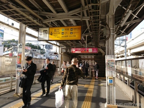 王子駅JRホーム北口階段